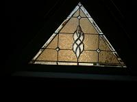  Vitrales Victorianos en bronce con vidrios biselados, gemas en las esquinas y glue chip (textura del vidrio importado) de fondo(vista interior ).-
cod:135