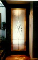  puerta con vitrax en bronce o laton, vidrios biselados en vidrios incoloro y bronce.-
cod:154