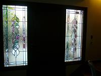  Vitrales Victorianos en bronce con vidrios biselados, gemas en las esquinas y glue chip (textura del vidrio importado) de fondo(vista interior ).-
cod:172